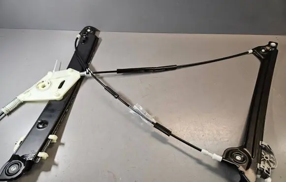 BMW 1 E81 E87 Front door electric window regulator 7165596 51337165596