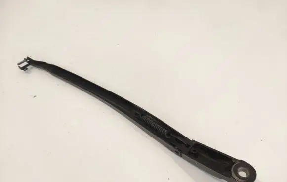 Volkswagen Touareg I Front wiper blade arm