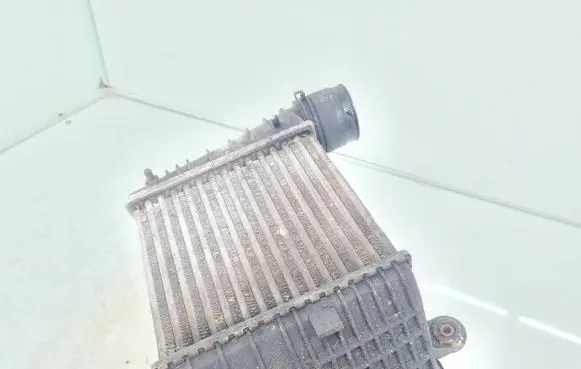 Volkswagen Golf IV Intercooler radiator 1J0145803A