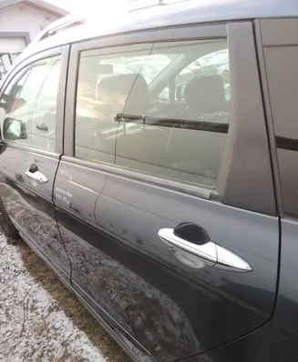 Honda FR-V Rear door