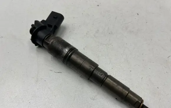BMW 5 E60 E61 Fuel injector 0445115050
