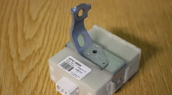 Toyota Avensis T250 Door control unit/module 8974105050