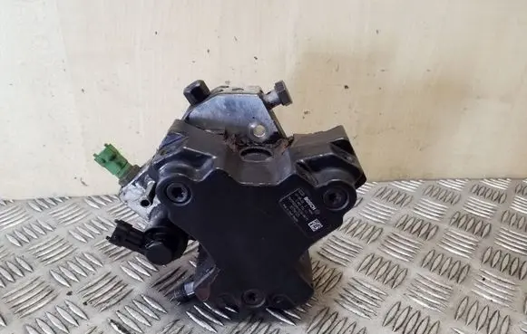 Volvo XC70 Fuel injection high pressure pump 30756125 0445010111