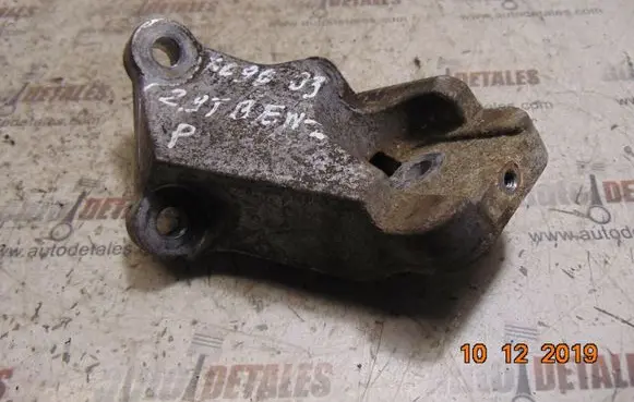 Volvo XC90 Engine mounting bracket 8649262