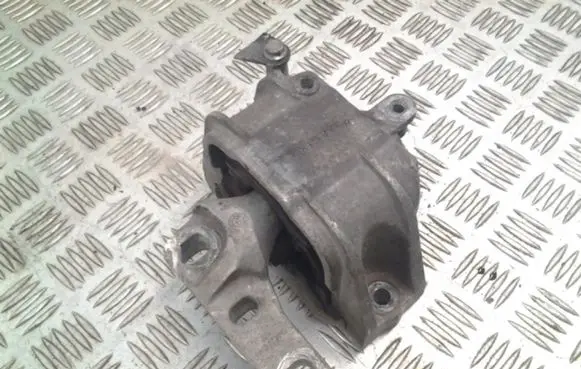 Volkswagen PASSAT B6 Engine mount bracket 1K0199262AS