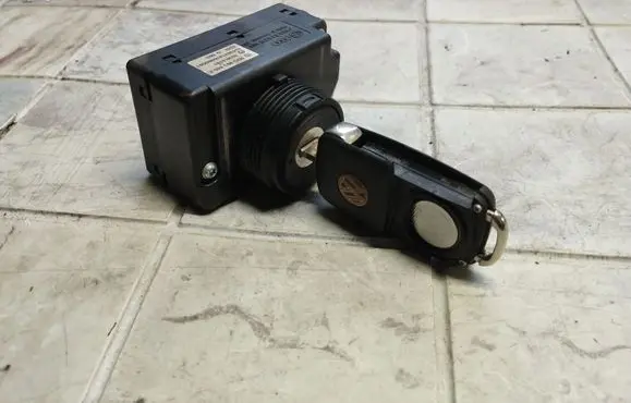Volkswagen Touareg I Ignition lock 3D0905865E