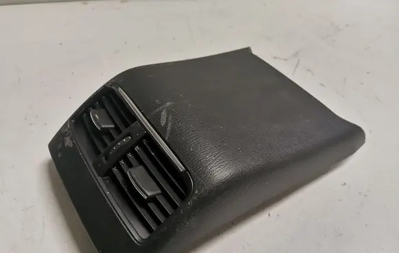 Rear air vent grill