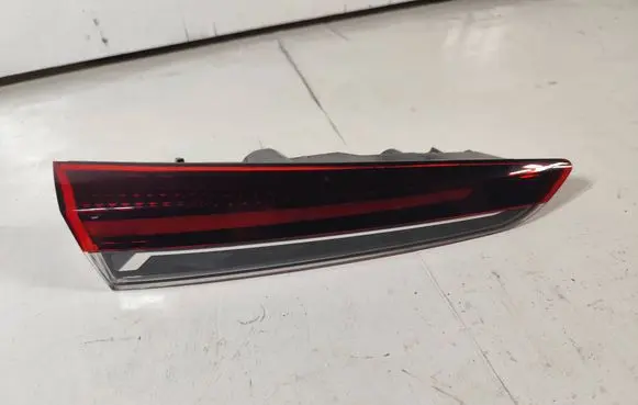 Tailgate rear/tail lights