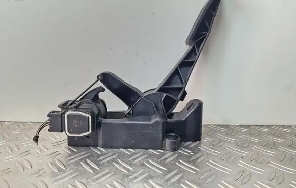 Mercedes-Benz A W169 Accelerator throttle pedal A1693000404