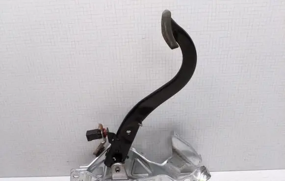 Opel Zafira B Brake pedal 24463406XR 24463406 55701395