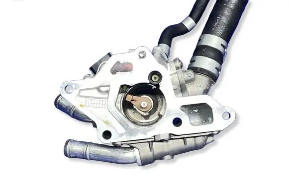 Nissan X-Trail T32 Thermostat housing V29045061 21250BV81A 535700281
