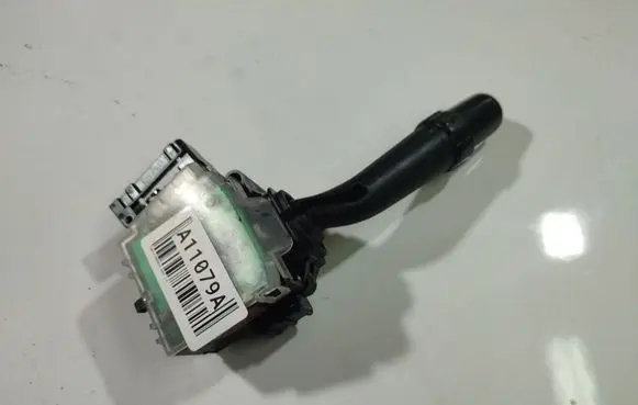 Toyota Avensis T250 Wiper control stalk 173654