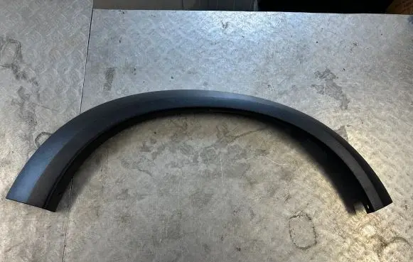Volvo XC70 Front arch trim 31283105
