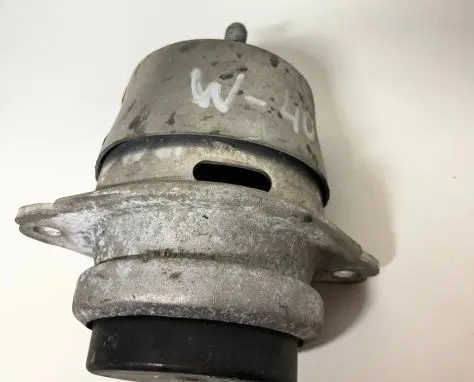 Volkswagen Touareg II Engine mount bracket 7P6199131D 291220101416