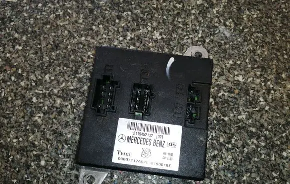 Mercedes-Benz E W211 Comfort/convenience module A2115452132