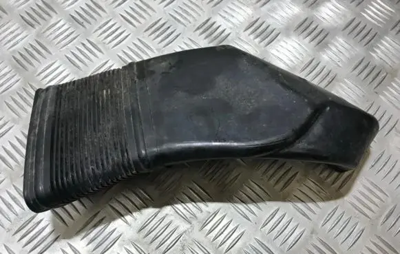 Volkswagen PASSAT B5.5 Air intake hose/pipe 3b0129617d
