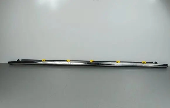 Honda CR-V Rear door glass trim molding