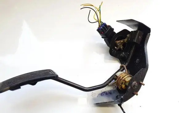 Toyota Corolla E120 E130 Accelerator throttle pedal 7811135030 78111-35030