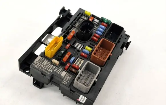 Citroen C5 Fuse module 9667044980