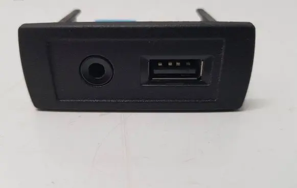 Mercedes-Benz Vito Viano W447 USB socket connector A4478200087