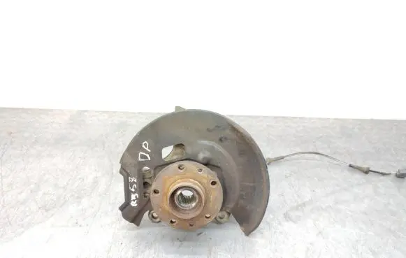 Nissan Qashqai Front wheel hub spindle knuckle