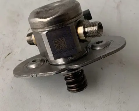 BMW 2 F45 Fuel injection high pressure pump 7636881