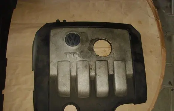 Volkswagen Golf V Engine cover (trim)