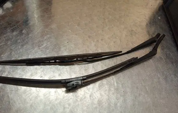 Volkswagen PASSAT B5 Windshield/front glass wiper blade