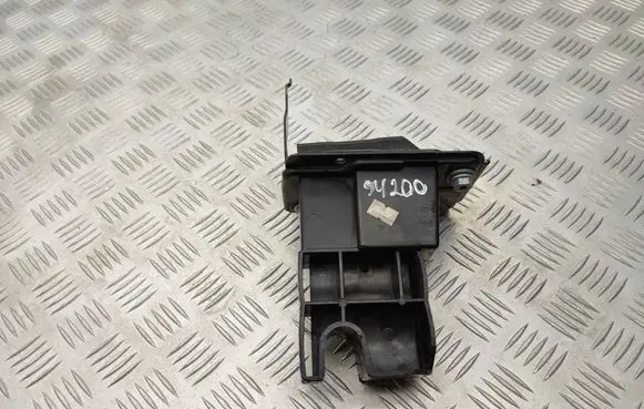 Front bumper mounting bracket
