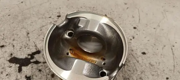 BMW 5 F10 F11 Piston 08402R