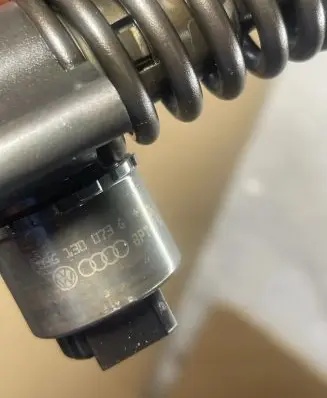 Volkswagen Golf V Fuel injector 03G130073G 0414720404