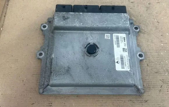 Dacia Sandero Engine control unit/module 237102806R 141660657 237103008R