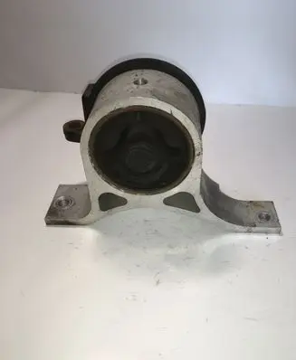 Nissan Murano Z50 Engine mount bracket