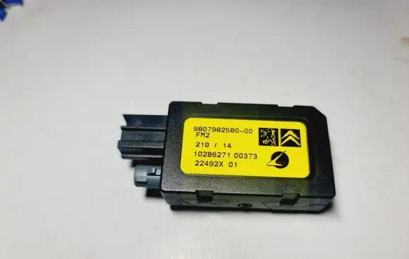 Citroen C4 Grand Picasso Aerial antenna amplifier 9807982580