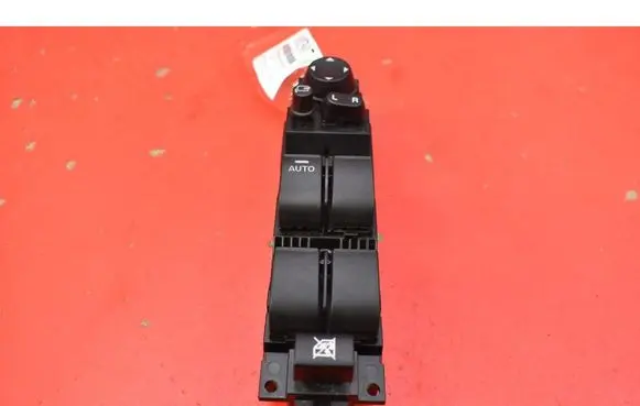 Mazda 3 II Electric window control switch BEK666350