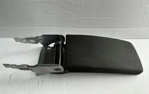 Volkswagen PASSAT B6 Panel drawer/shelf pad 