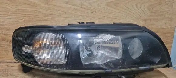 Volvo V70 Headlight/headlamp 30655906