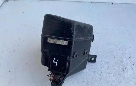 Toyota Avensis T220 Fuse module 69983