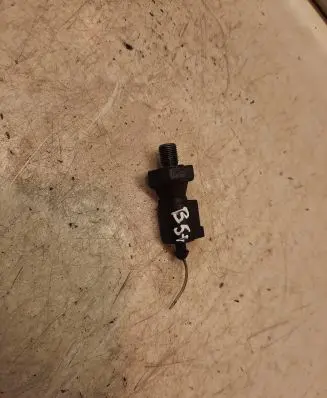 Volkswagen PASSAT B5.5 Oil pressure sensor 1J0973701