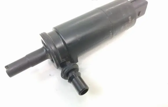 Volkswagen Tiguan Windscreen/windshield washer pump 6R0955681