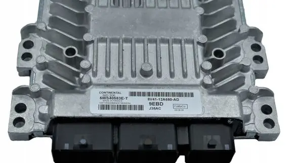 Ford Kuga I Engine control unit/module 8V4112A650AD