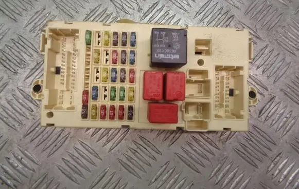 Fiat Stilo Fuse box cover 46750594