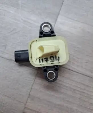 Volkswagen PASSAT B7 Airbag deployment crash/impact sensor 4H0955557 3515RB4