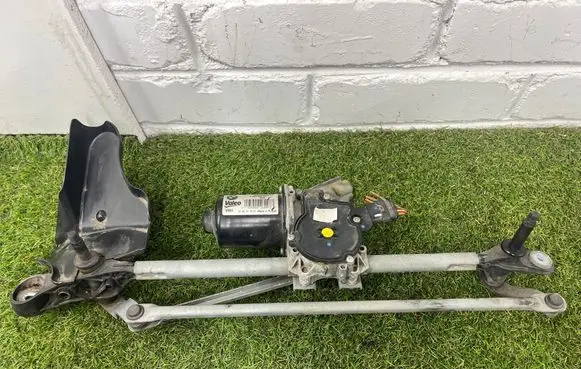 Front wiper linkage and motor