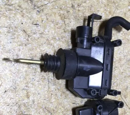 Mercedes-Benz E W124 Front door lock 