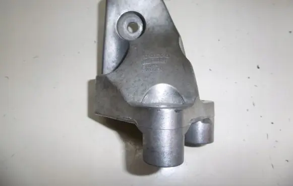 Volvo XC90 Engine mounting bracket 30723938