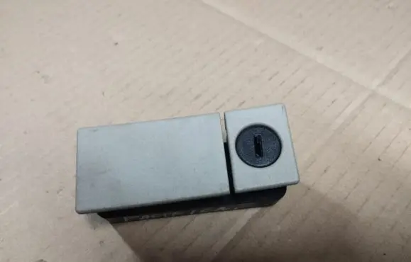 Chrysler Pacifica Glove box handle 