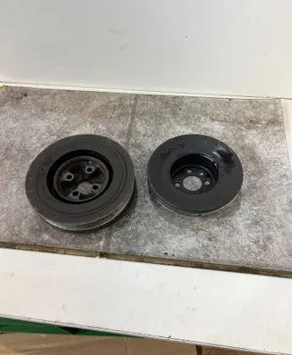 Volkswagen Golf IV Crankshaft pulley 028105253A