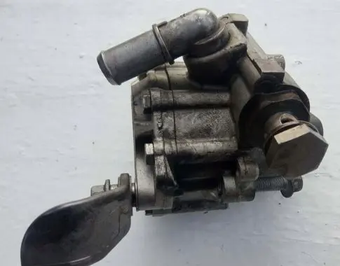 Jaguar XJ X351 Power steering pump 8W833A674AB