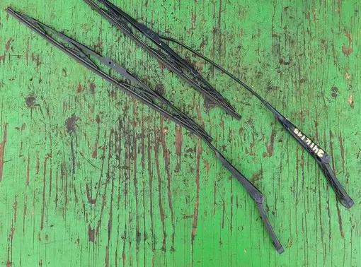 Audi A4 S4 B5 8D Front wiper blade arm